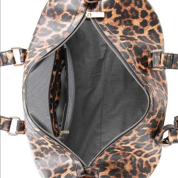 Leopard Duffle Bag - Picture 5 of 6